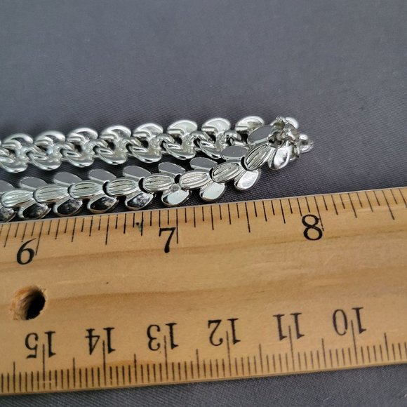 Coro Silver Tone Necklace Abstract Design Hook Close Vintage Signed 16 in - Picture 6 of 8